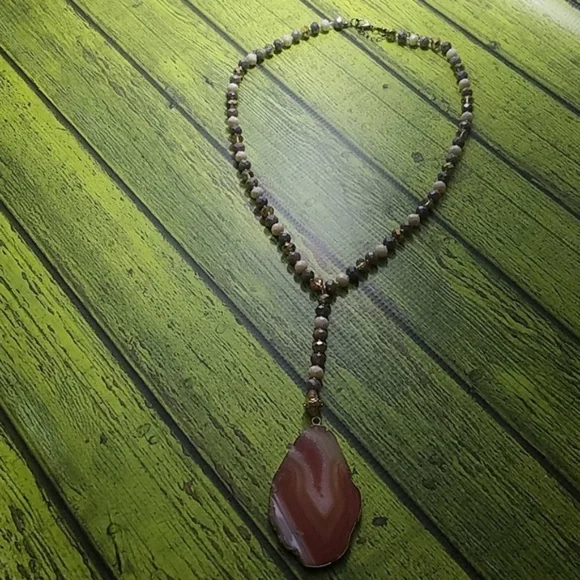 Stunning geode orange and white Agate necklace - Picture 4 of 7